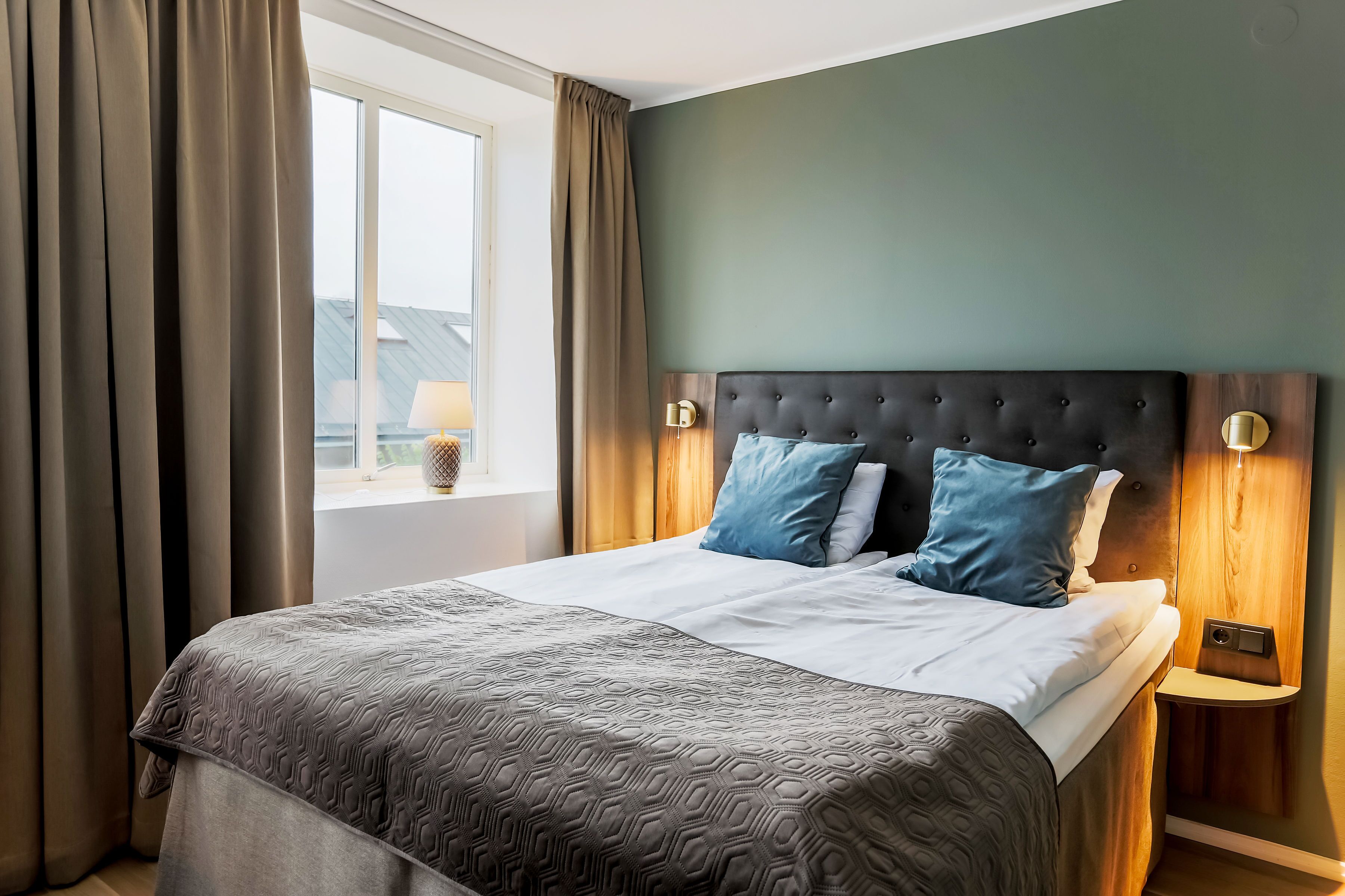 Compact Double (small double bed 140cm) | Skrivbord, wi-fi och sängkläder