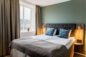 Compact Double (small double bed 140cm) | Skrivebord, wi-fi og sengetøy