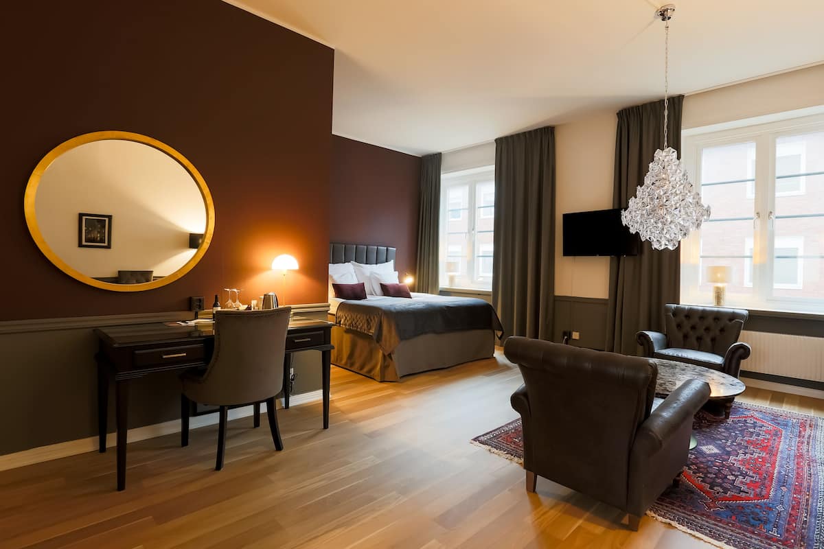 deluxe room, 1 double bed, non smoking | desk, wifi, bed sheets