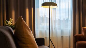 32-inch TV with digital channels