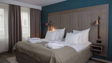 Svit - icke-rökare | Allergitestade sängkläder, skrivbord och arbetsyta för laptop