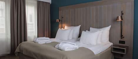 Suite, para no fumadores | Ropa de cama hipoalergénica y escritorio