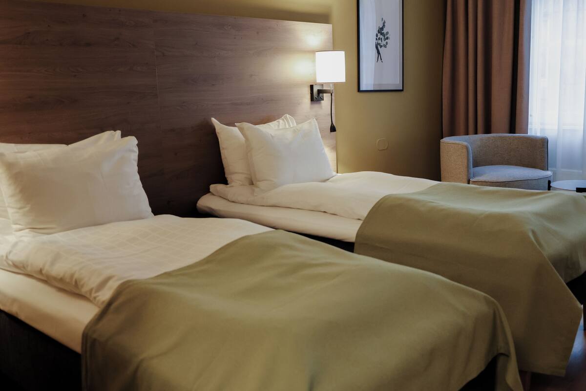 standard twin room, non smoking | hypo-allergenic bedding, desk, laptop workspace, blackout curtains