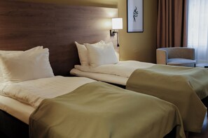 Habitación estándar con 2 camas individuales, para no fumadores | 1 habitación, ropa de cama hipoalergénica y escritorio 