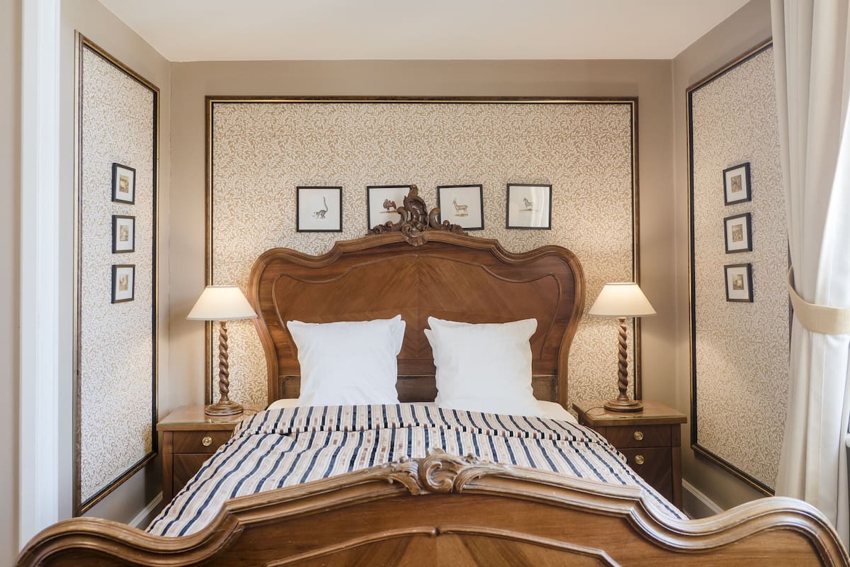 Queen Room (140 bed)