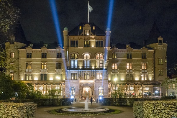 Fassade der Unterkunft – Abend/Nacht