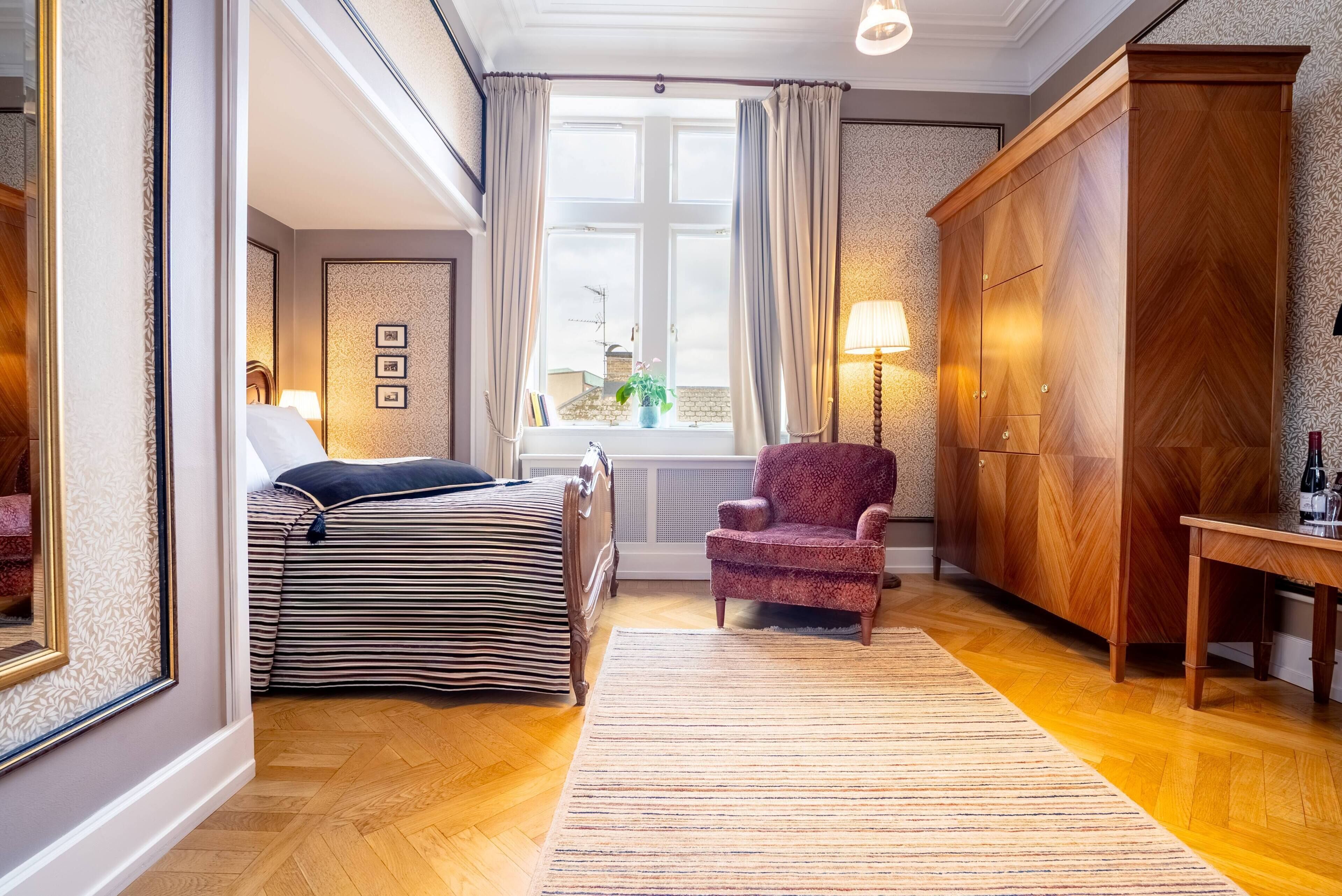 Rom | Sengetøy av topp kvalitet, minibar og safe på rommet