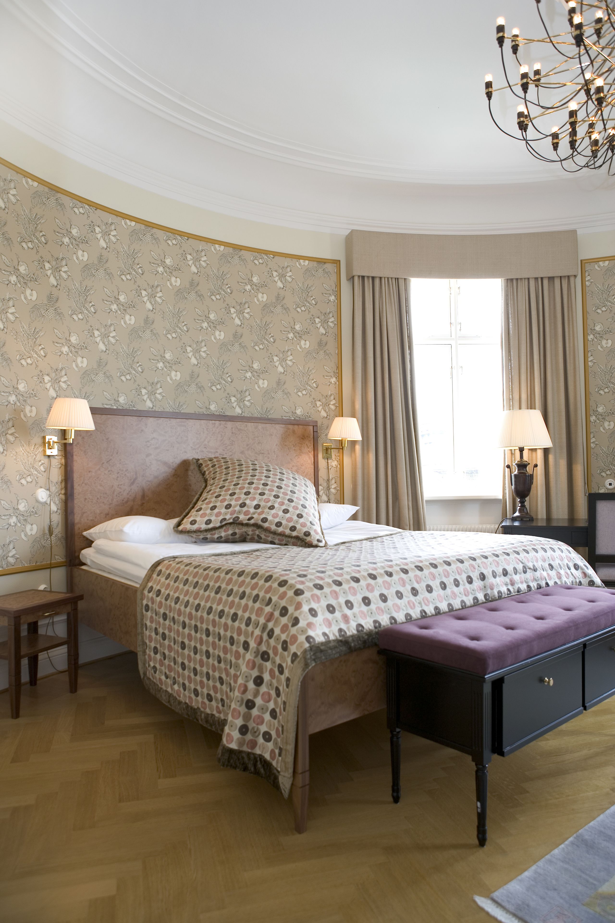 Quarto casal luxo | Roupas de cama premium, frigobar, cofres nos quartos