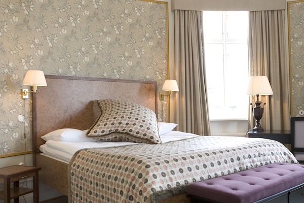 Deluxe Double Room | Premium bedding, minibar, in-room safe, individually decorated