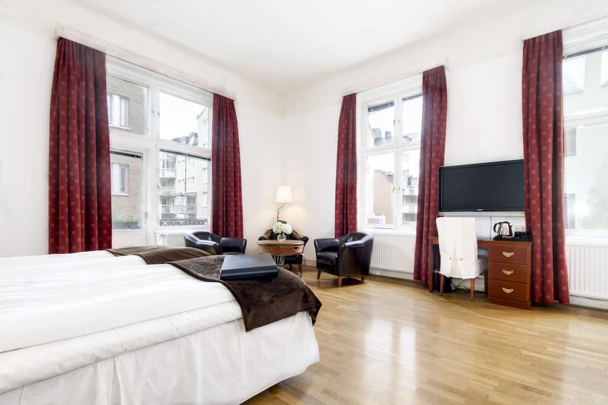 Junior Suite, Balcony | Desk, blackout curtains, free cots/infant beds, free WiFi