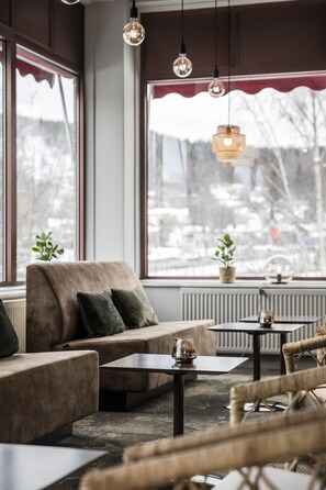 Frokost, lunsj og middag serveres