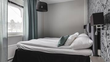 Family Room, 1 Queen Bed, Non Smoking (with Sofabed) | Iron/ironing board, free WiFi, bed sheets, alarm clocks