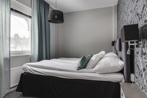 ファミリー ルーム クイーンベッド 1 台 禁煙 (with Sofabed) | アイロン / アイロン台、WiFi (無料)、ベッドシーツ、アラーム付き時計