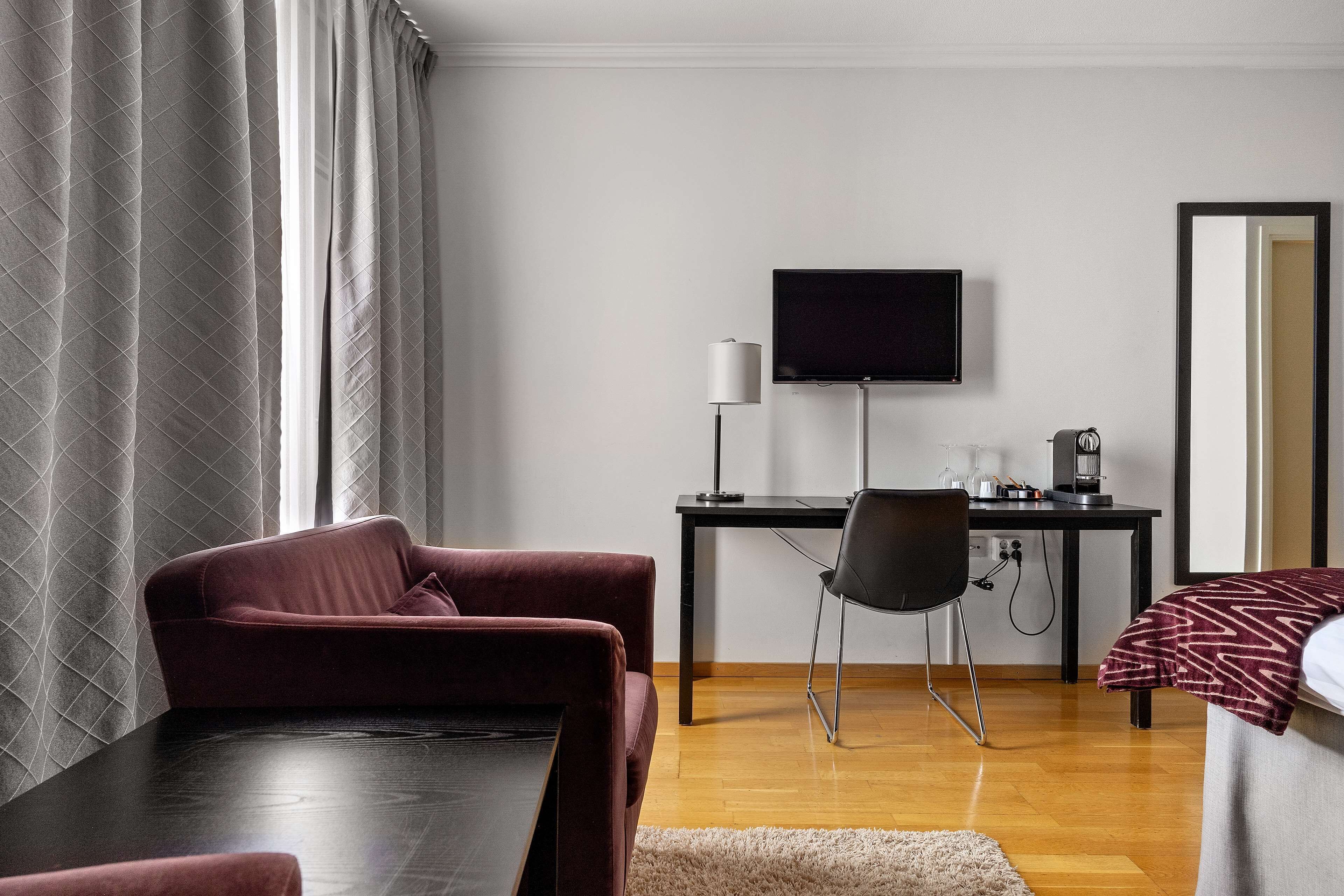 1 bedroom, in-room safe, desk, laptop workspace