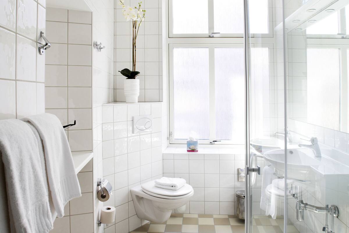 superior double room | bathroom | shower, eco-friendly toiletries, hair dryer, towels