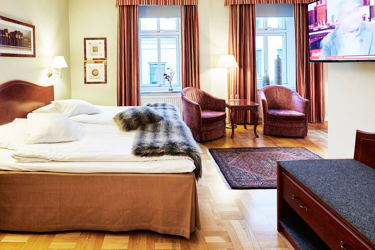 superior double room | 1 bedroom, individually decorated, individually furnished, desk