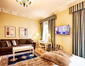 Superior Double Room | Individually decorated, individually furnished, desk, laptop workspace - Hotel Royal (Gothenburg)