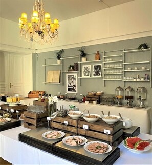 Gratis morgenmadsbuffet hver dag