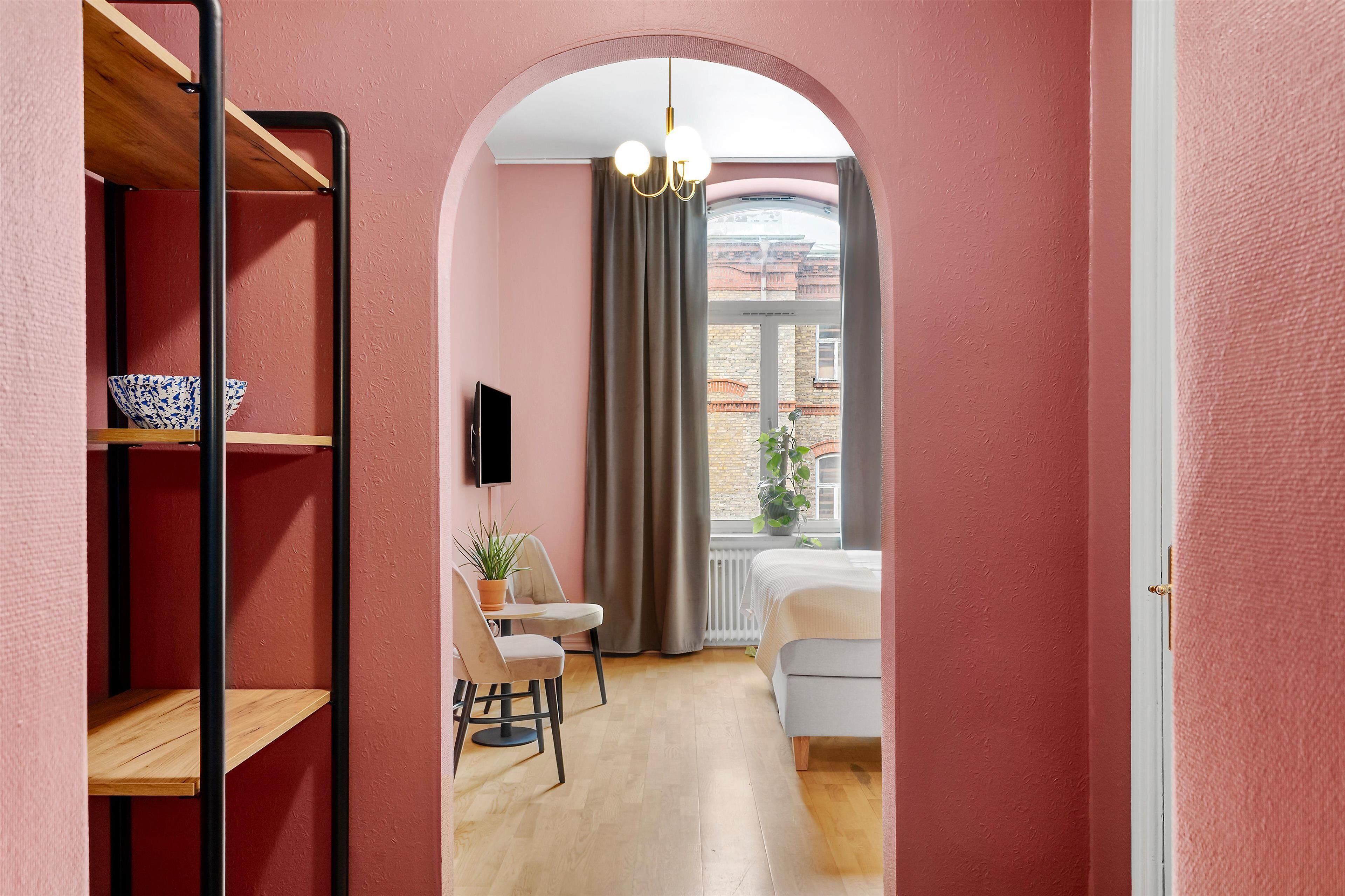 スタンダード ルーム キングベッド 1 台 禁煙 | 遮光カーテン、WiFi (無料)、ベッドシーツ