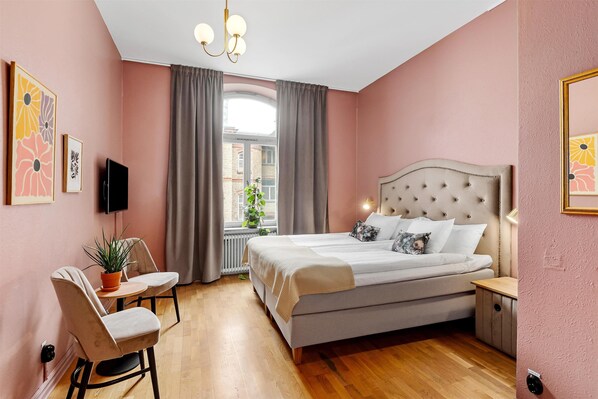 Verdunkelungsvorhänge, kostenloses WLAN, Bettwäsche