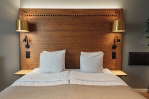 Kamar Standar, 2 Tempat Tidur Twin | Meja kerja, tirai kedap cahaya, dan setrika/meja setrika