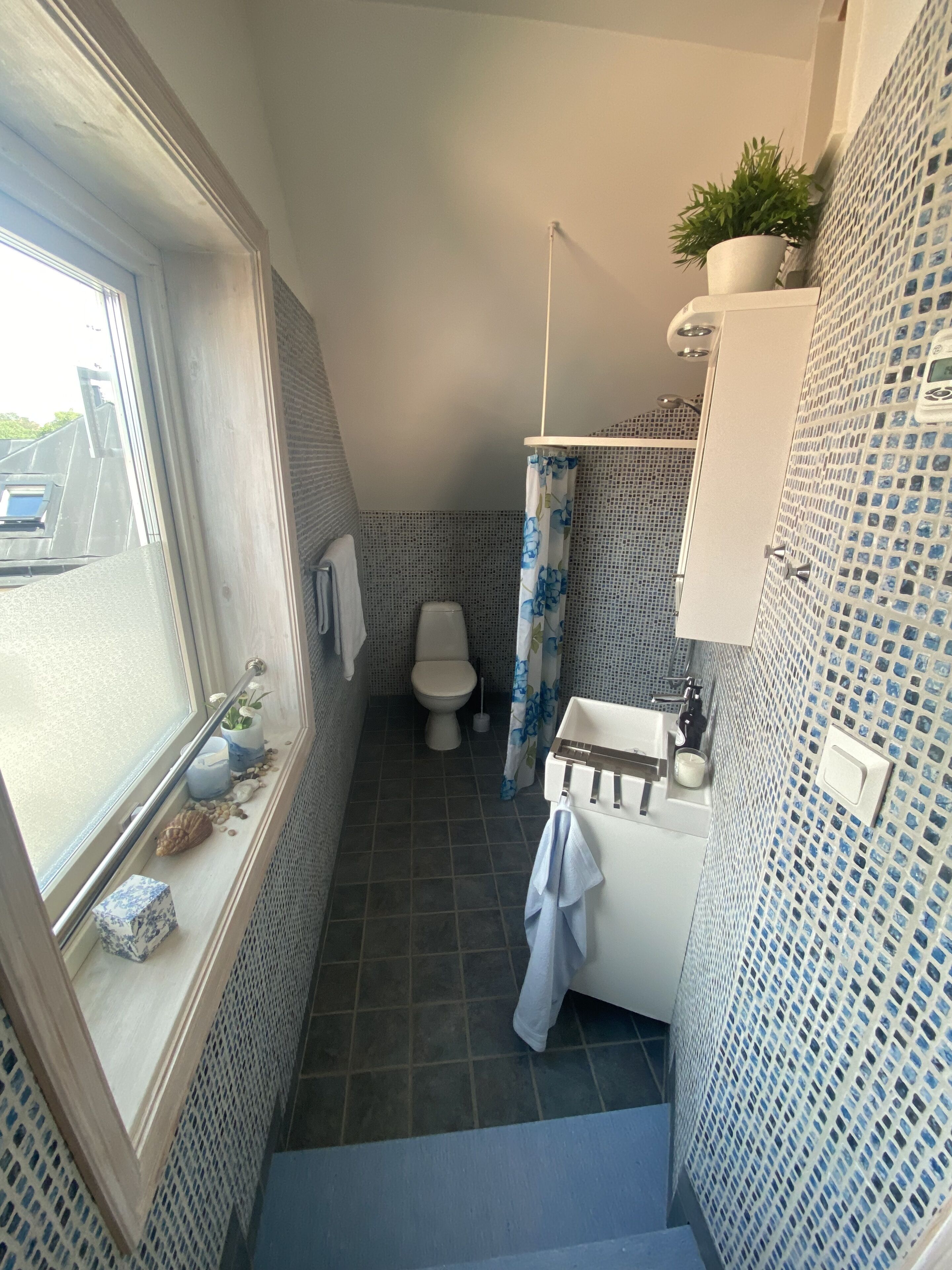 design loft, annex building | bathroom | shower, free toiletries, hair dryer, towels