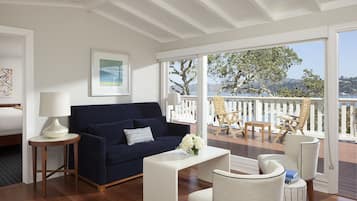 Hypo-allergenic bedding, down comforters, in-room safe