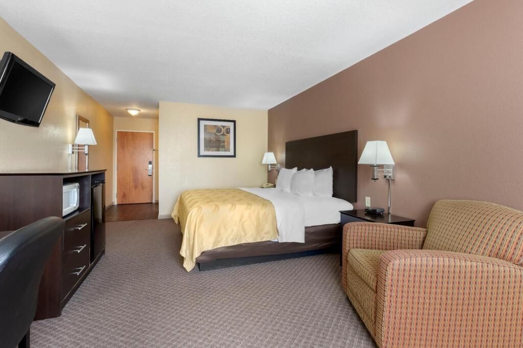 Blackout drapes, iron/ironing board, free WiFi, bed sheets