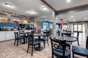 Free buffet breakfast - Quality Inn West Memphis I-40 (West Memphis)