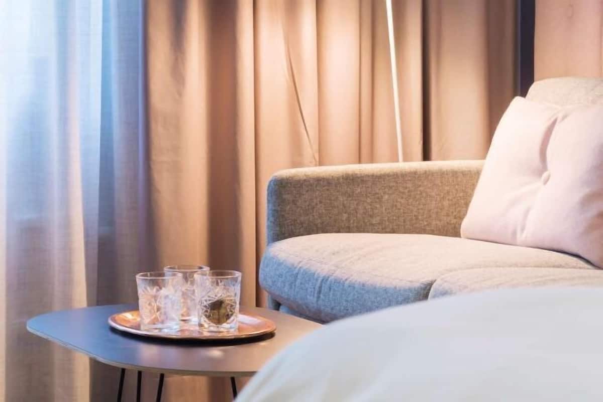 Minibar, in-room safe, laptop workspace, blackout curtains