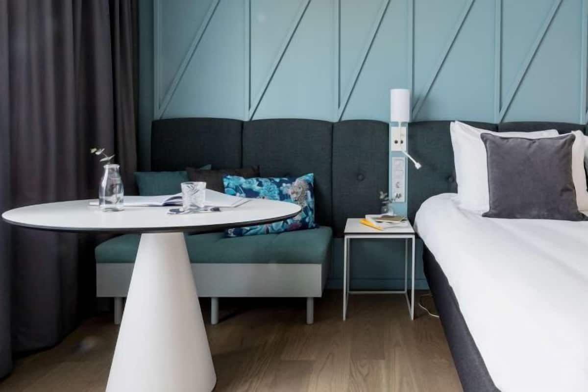 Minibar, in-room safe, laptop workspace, blackout curtains