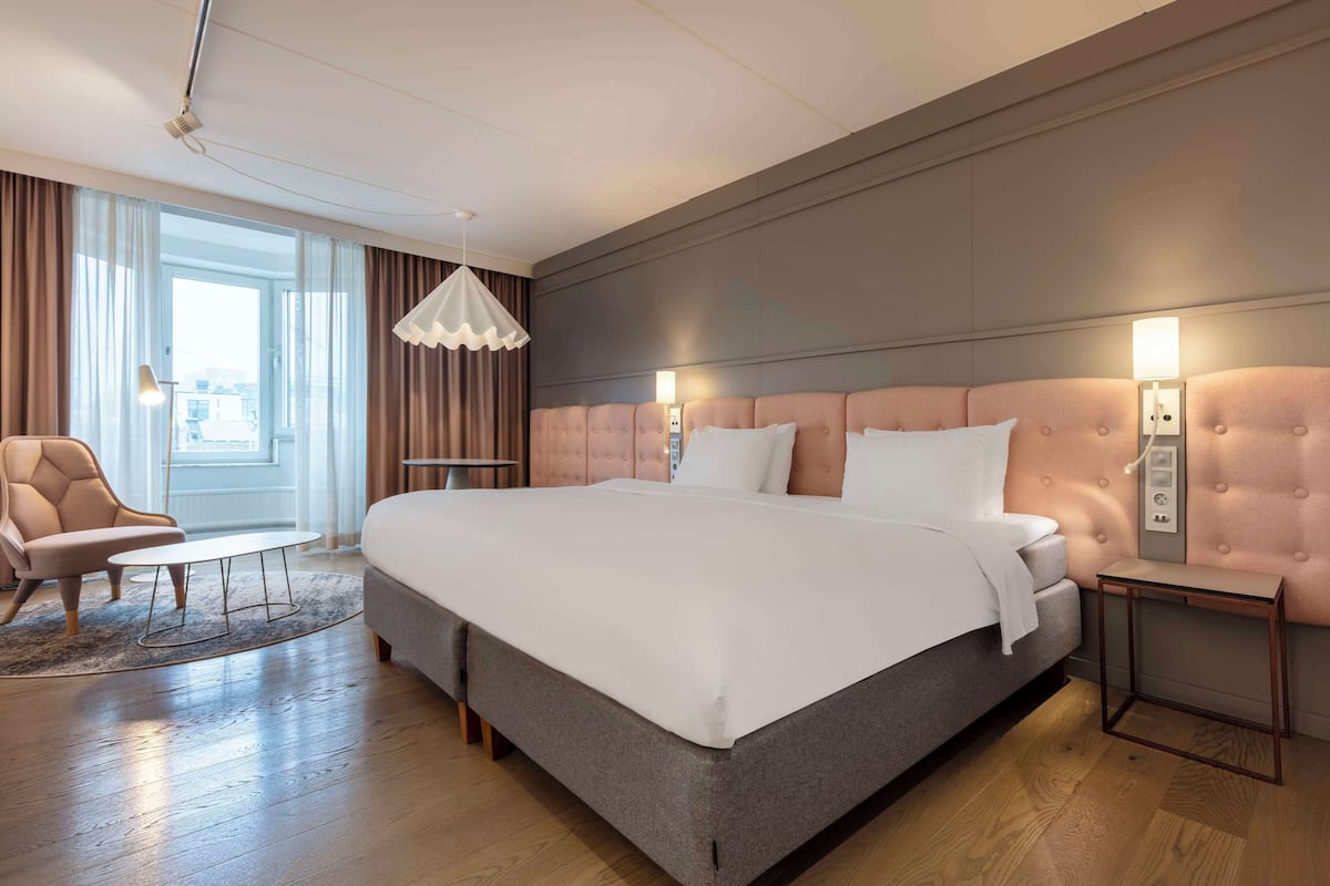 Minibar y caja de seguridad en la habitación