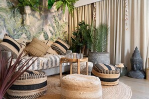 Suite (Experience) | Living area | Smart TV, heated floors - Radisson Blu Scandinavia Hotel (Gothenburg)