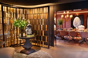 Minibar, in-room safe, laptop workspace, blackout curtains
