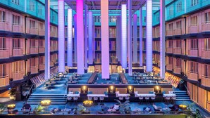 A spacious atrium with multiple seating areas, high ceilings, and large pillars. - Radisson Blu Scandinavia Hotel (Gothenburg)