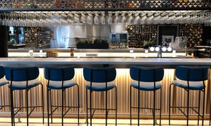 Cocktail bar