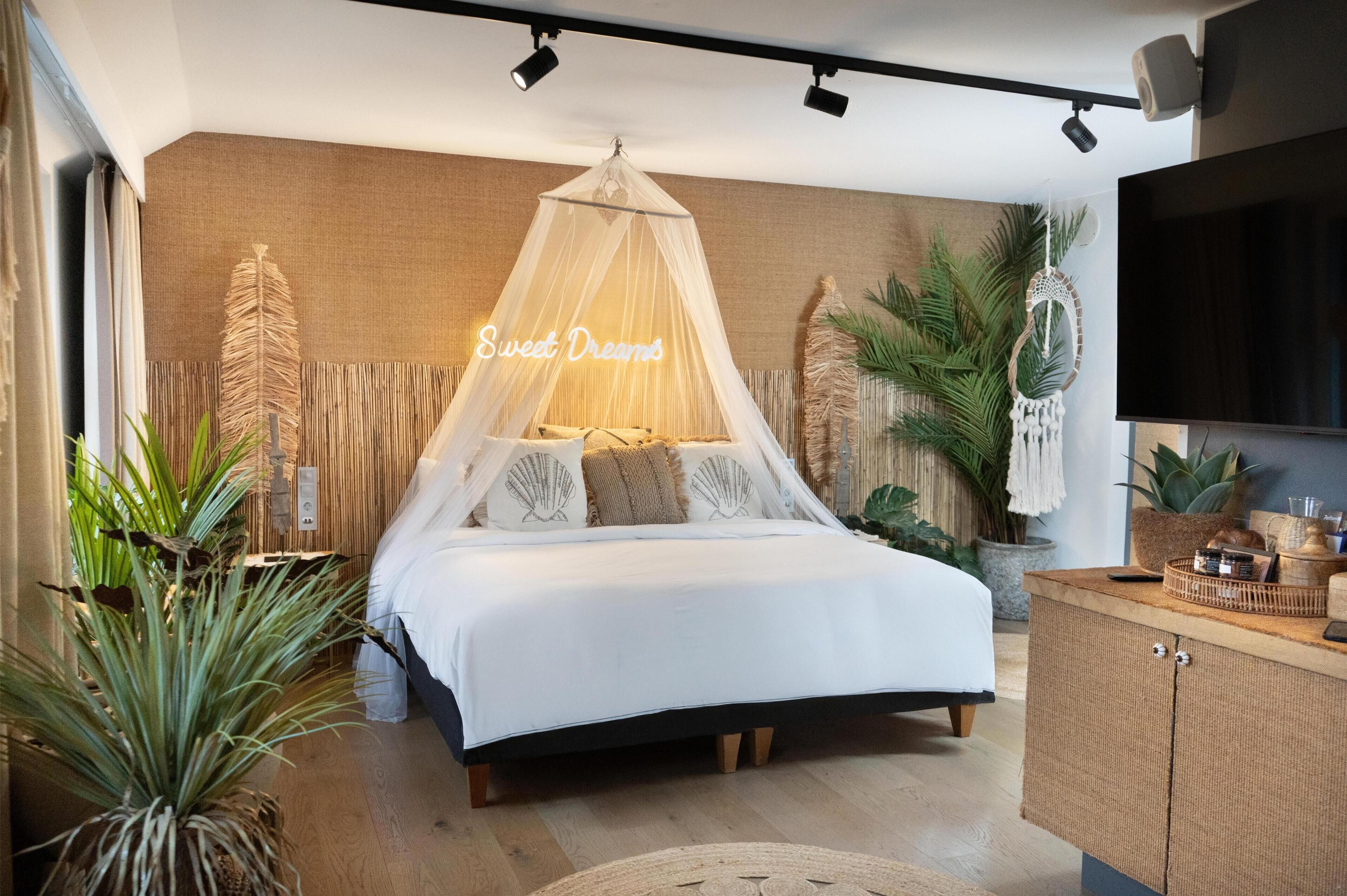 Minibar y caja de seguridad en la habitación 