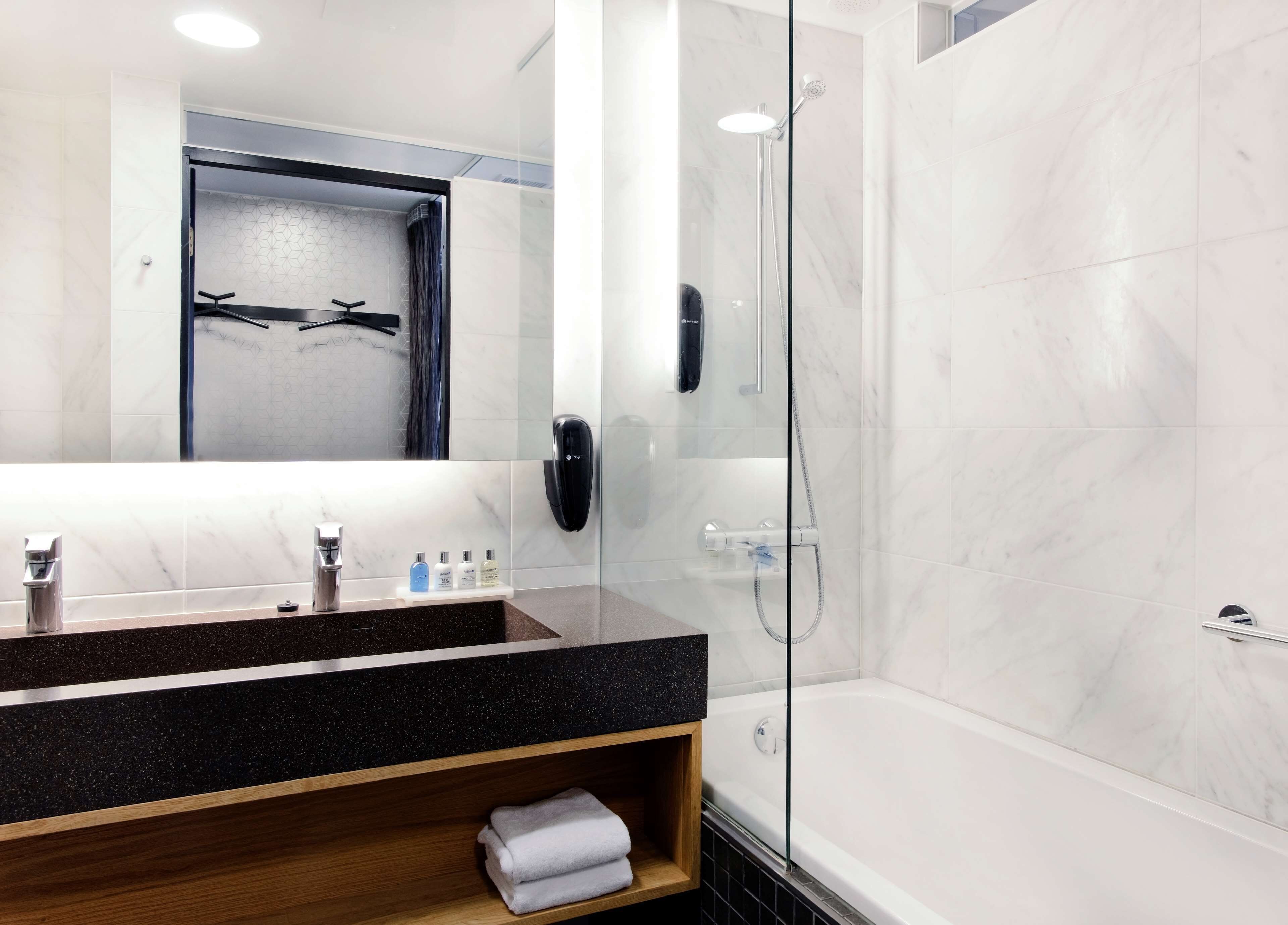junior suite | bathroom | shower, eco-friendly toiletries, hair dryer, bidet