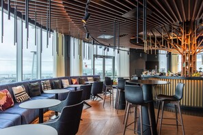 Rooftop bar, al fresco dining, open daily