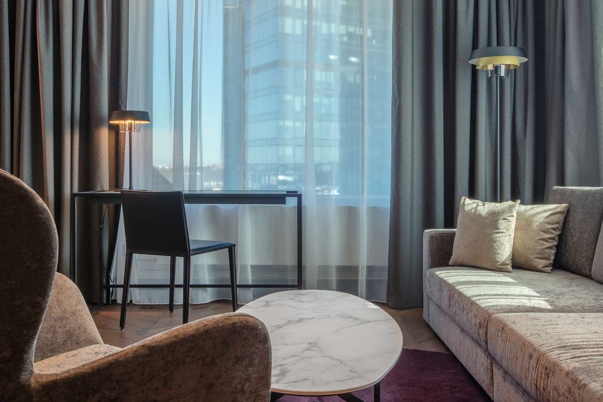 suite, city view | hypo-allergenic bedding, minibar, in-room safe, desk