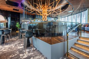 Rooftop bar, al fresco dining, open daily