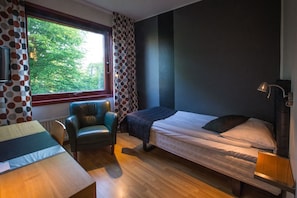 Desk, free WiFi, alarm clocks