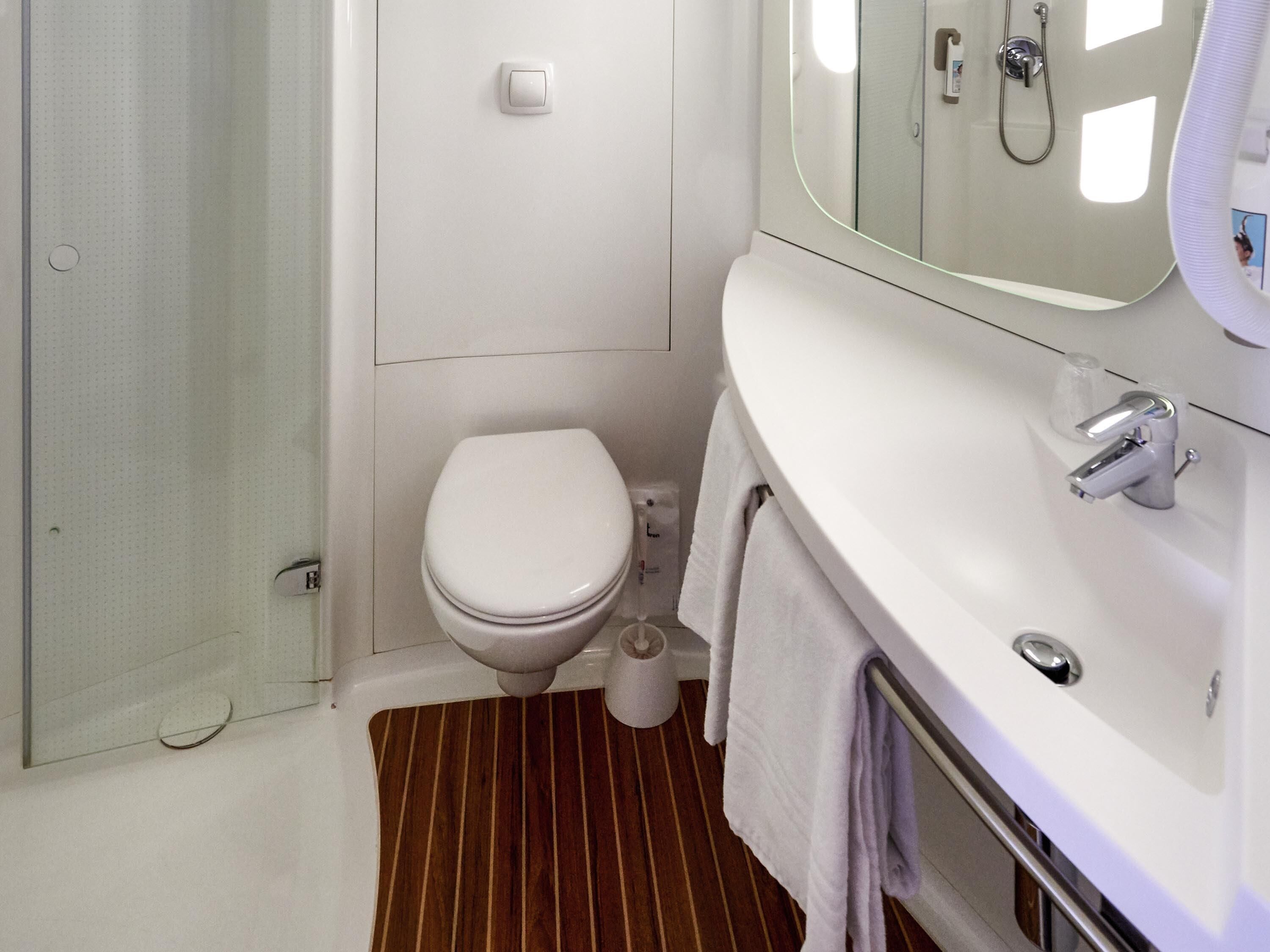 1 bedroom, in-room safe, desk, soundproofing