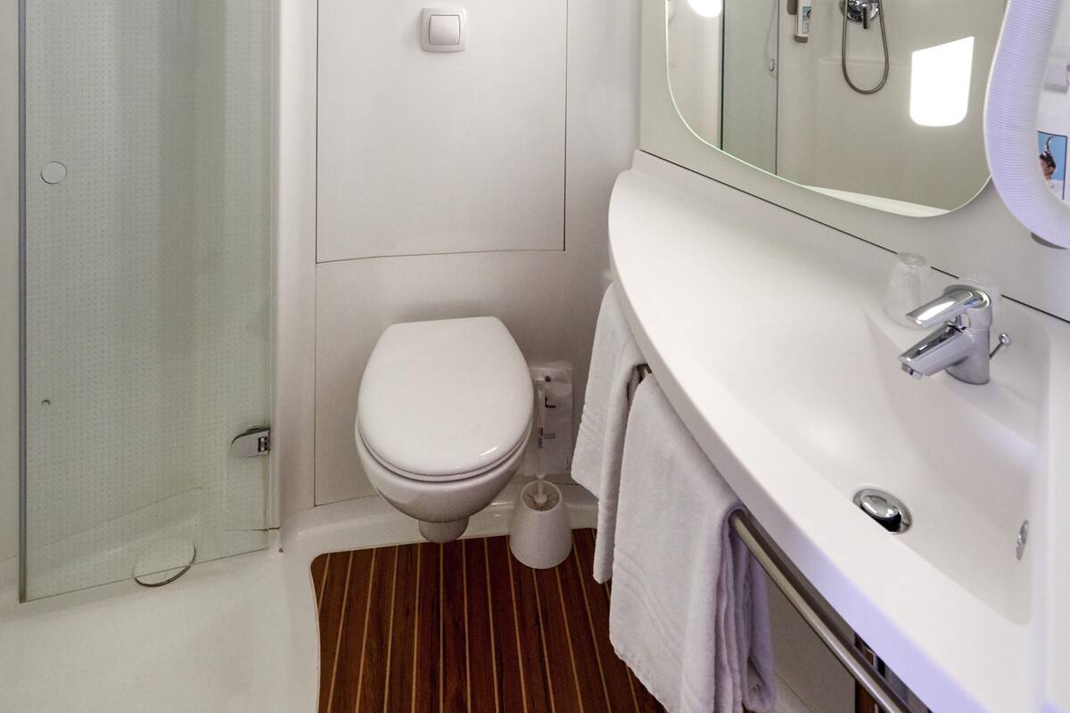 1 bedroom, in-room safe, desk, soundproofing