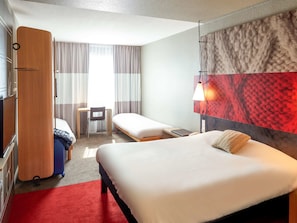Standard Double Room, Multiple Beds | 1 bedroom, in-room safe, desk, soundproofing