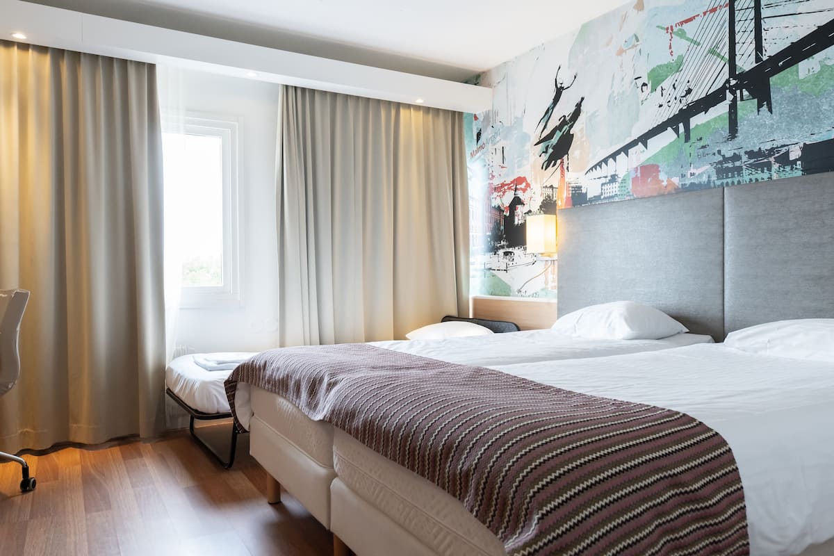 Good Morning Triple Room | 办公桌、遮光窗帘、免费 WiFi、床单