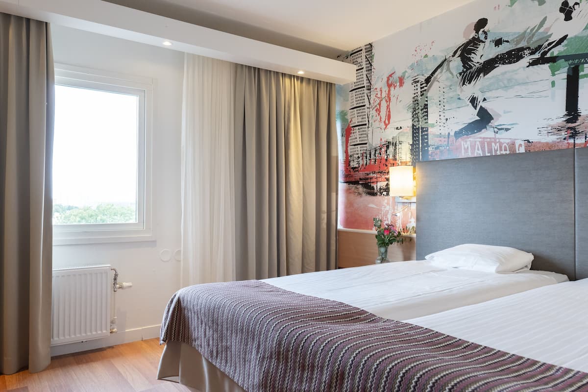 Good Morning Twin Room | 办公桌、遮光窗帘、免费 WiFi、床单