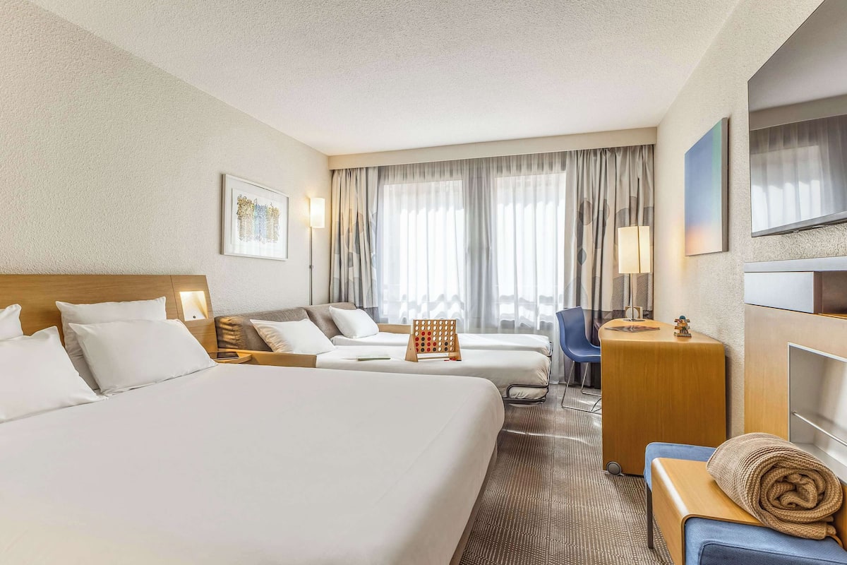 Executive Room, 1 Double Bed with Sofa bed | Premium bedding, in-room safe, desk, laptop workspace