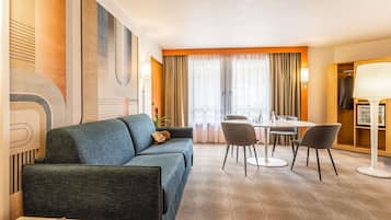 Suite, 1 Double Bed | Premium bedding, in-room safe, desk, laptop workspace