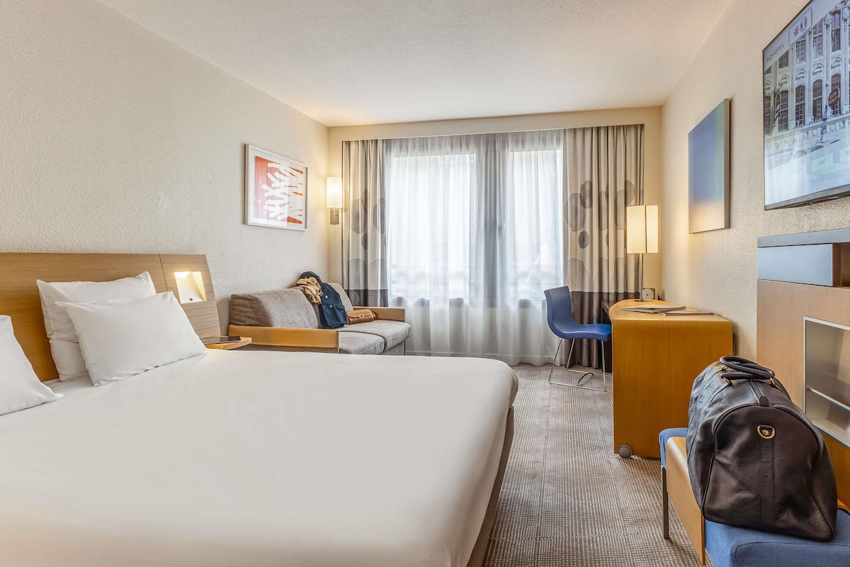 Sengetøy av topp kvalitet, safe på rommet og skrivebord